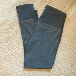 Lululemon Leggings - Limited Edition - Size 4 - Luxtreme - Jean color - Cropped